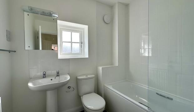 Bathroom with wash basin, toilet, bath and shower screen Bathroom with wash basin, toilet, bath and shower screen